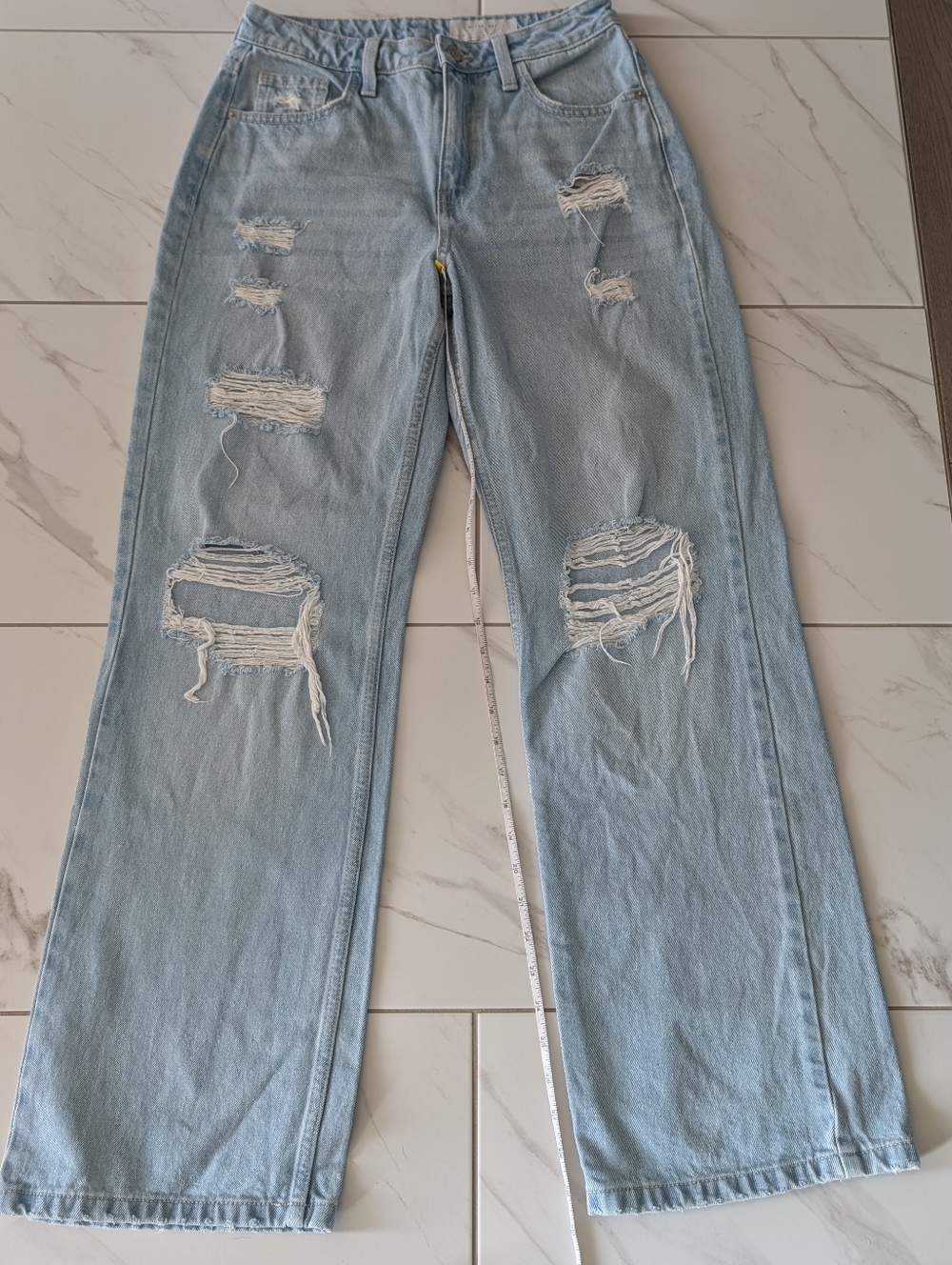 Noisy May Jeans